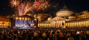 Concerto di Capodanno 2027 in Piazza del Plebiscito a Napoli con folla e fuochi d’artificio